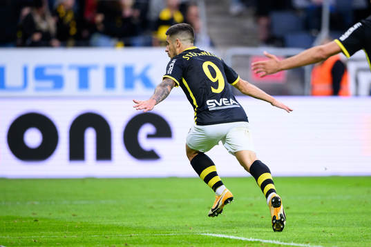 AIKs Nicolas Stefanelli jublar