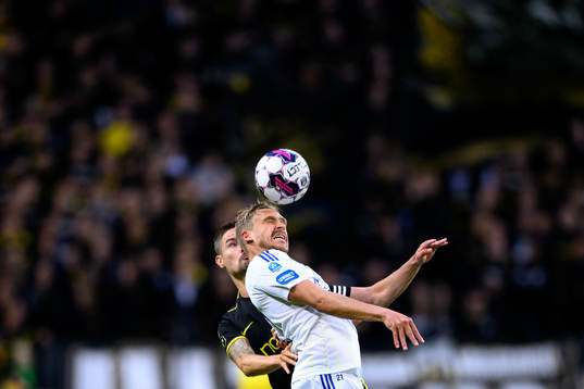 AIKs Mikael Lustig och GIF Sundsvalls Pontus Engblom
