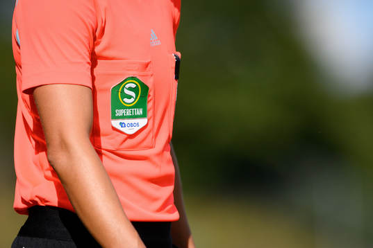 Domartröja med superettan emblem