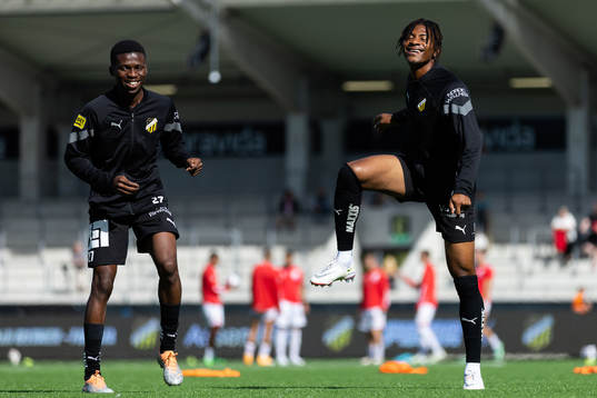 Häckens Akoua Romeo Amane och Franklin Degaulle Tebo