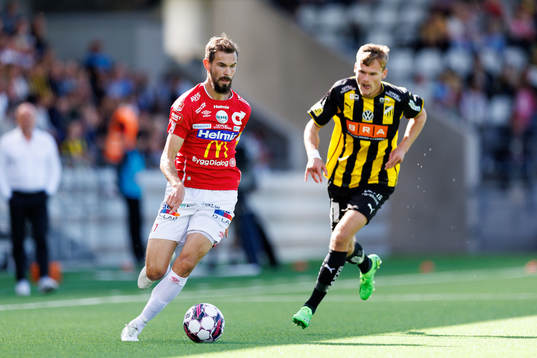 Sebastian Ohlsson Degerfors och Häckens Oscar Uddenäs