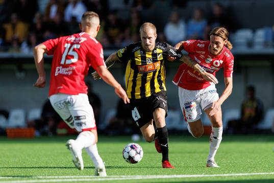 Häckens Simon Gustafson och Degerfors Gustav Granath