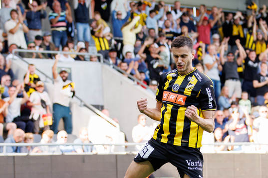 Häckens Alexander Jeremejeff jublar