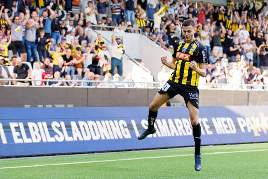 Häckens Alexander Jeremejeff jublar