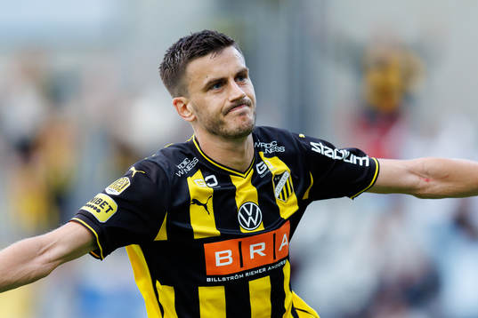 Häckens Alexander Jeremejeff jublar