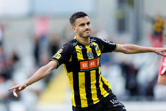Häckens Alexander Jeremejeff jublar