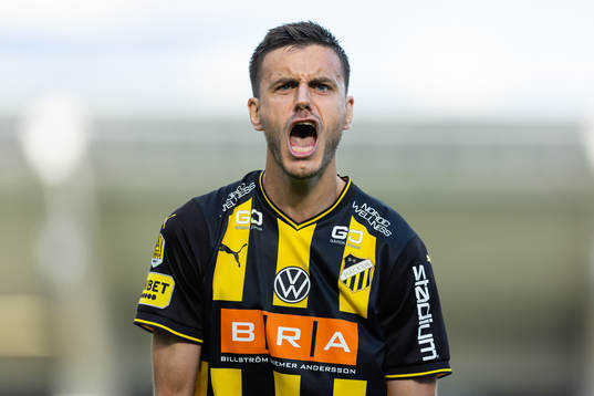 Häckens Alexander Jeremejeff jublar