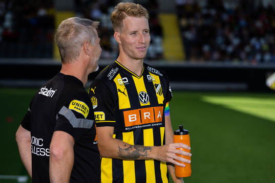 Häckens materialförvaltare Kjell-Ove Johansson och Samuel
