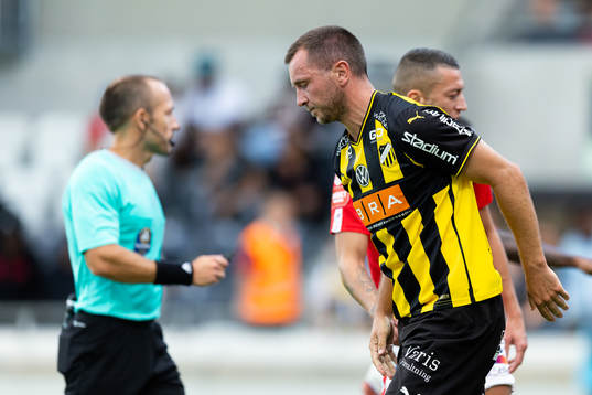 Häckens Even Hovland deppar i slutet av  fotbollsmatchen i