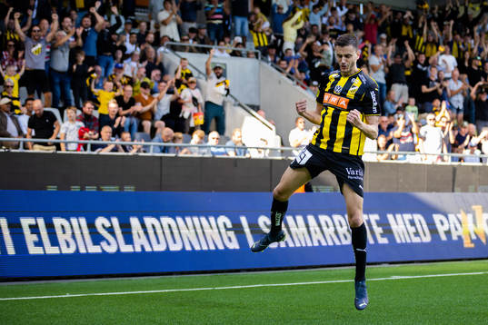 Häckens Alexander Jeremejeff jublar