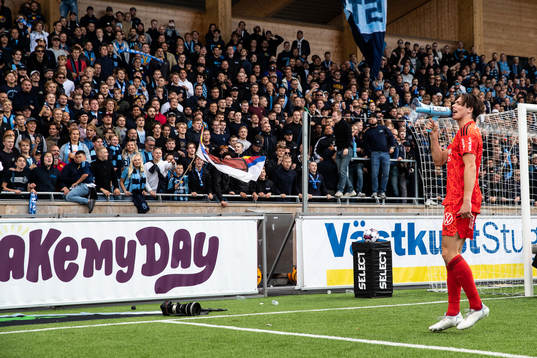 Djurgårdens målvakt Jacob Widell Zetterström jublar