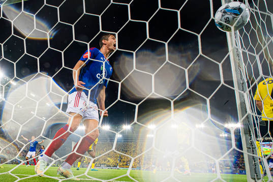 Torgeir Børven of Vålerenga celebrates