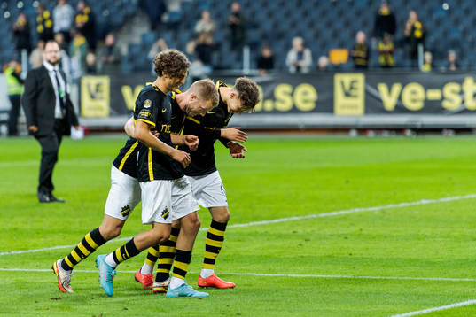 AIKs Taha Ayari, Sebastian Larsson och Victor Andersson
