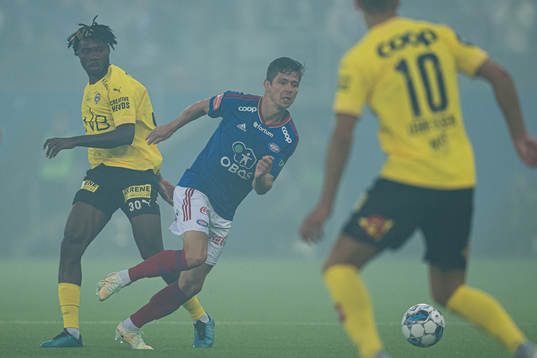 Ogbu Igoh of Lillestrøm and Torgeir Børven of Vålerenga