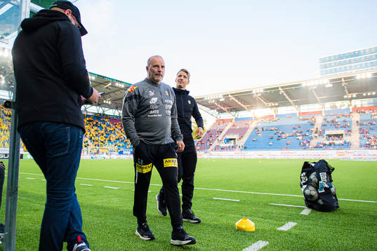 Geir Bakke, head coach of Lillestrøm, and Thomas Lehne