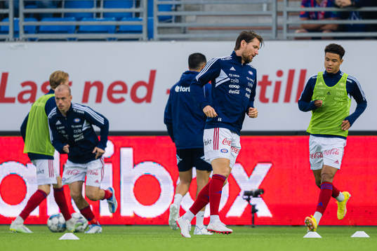 Ken Remi Stefan Strandberg of Vålerenga warms up