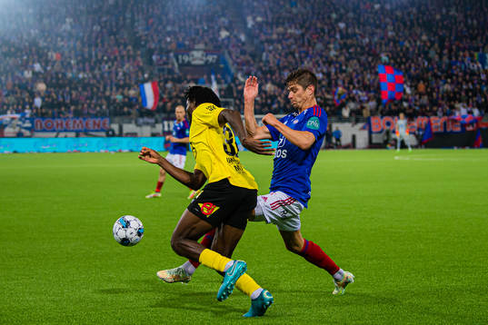 Ogbu Igoh of Lillestrøm and Torgeir Børven of Vålerenga