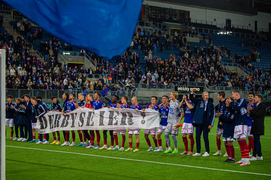 Players of Vålerenga celebrates