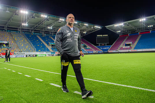 Geir Bakke, head coach of Lillestrøm, looks dejected
