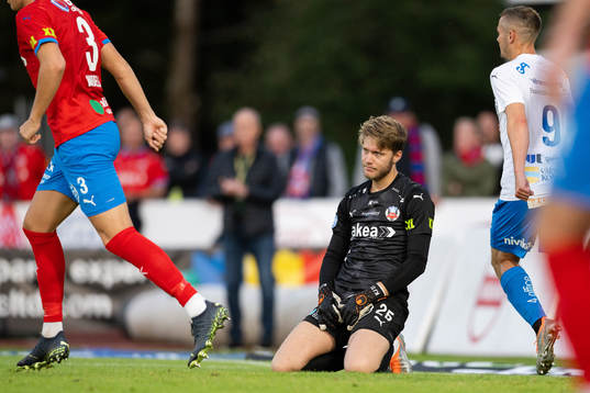 Helsingborgs målvakt Kalle Joelsson deppar