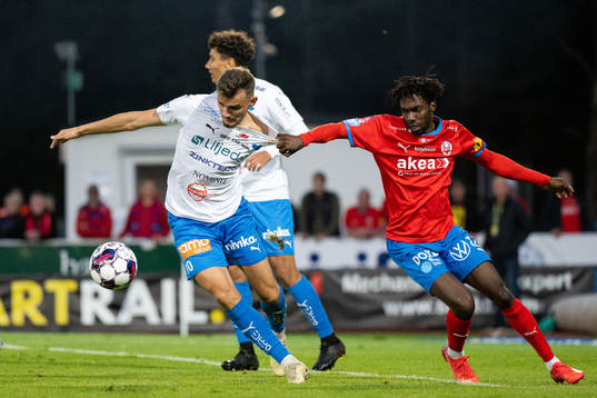 Värnamos Ajdin Zeljkovic och Helsingborgs Benjamin Acquah