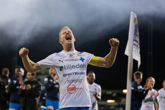 Värnamos Freddy Winsth jublar