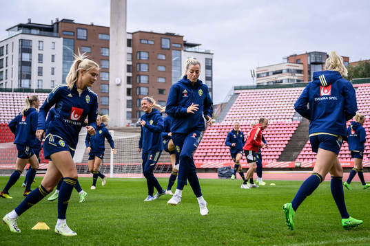 Amanda Nildén and Linda Sembrant of the Swedish women's