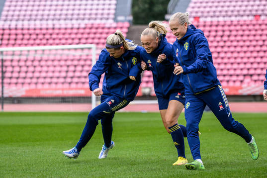 Olivia Scough, Hanna Bennison and Filippa Curmark of the