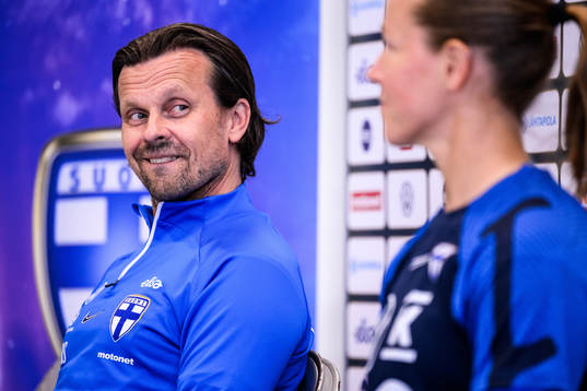 Marko Saloranta, head coach and goalkeeper Tinja-Riikka