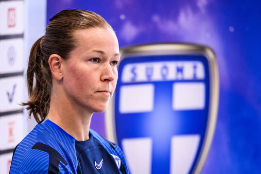 goalkeeper Tinja-Riikka Korpela of Finland's women's