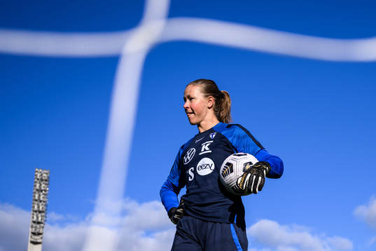 goalkeeper Tinja-Riikka Korpela of Finland's women's
