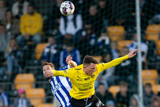 IFK Göteborgs Emil Salomonsson och Mjällbys Noah Persson