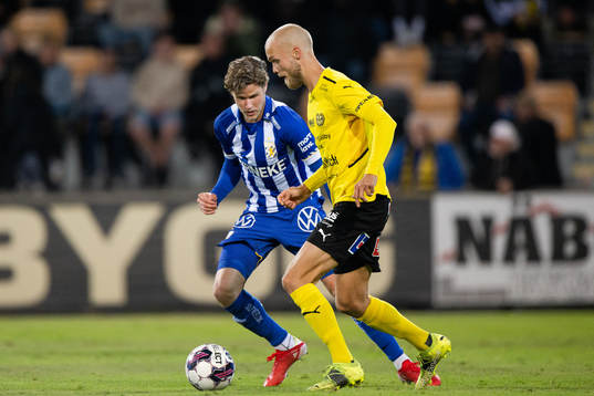 IFK Göteborgs Gustaf Norlin och Mjällbys Viktor Gustafson