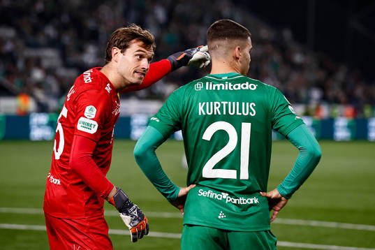 Hammarbys målvakt Davor Blazevic reagerar och diskuterar