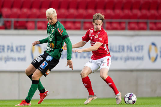Värnamos David Edvardsson och Kalmars Johan Karlsson