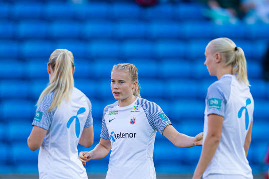 Julie Blakstad of Norway warms up