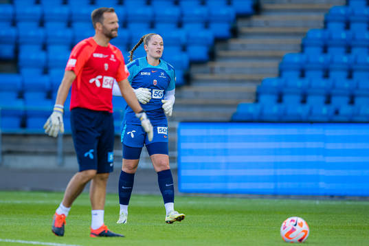 Aurora Mikalsen of Norway warms up