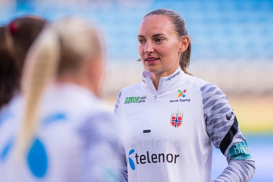 Marit Bratberg Lund of Norway warms up