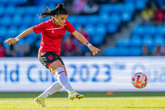 Mimoza Hamidi of Albania warms up