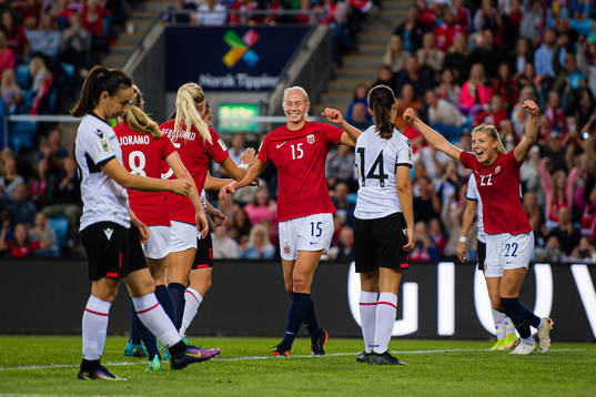 Sara Iren Lindbak Hørte of Norway celebrates