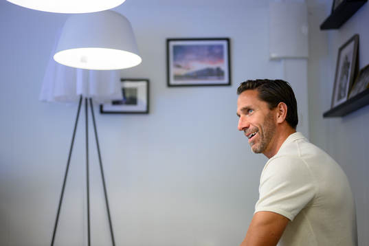 Frölundas Joel Lundqvist blir intervjuad