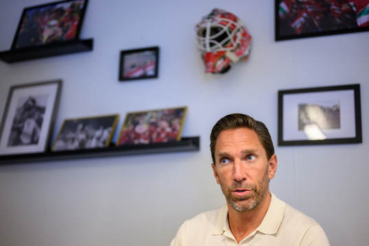 Frölundas Joel Lundqvist blir intervjuad