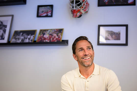 Frölundas Joel Lundqvist blir intervjuad