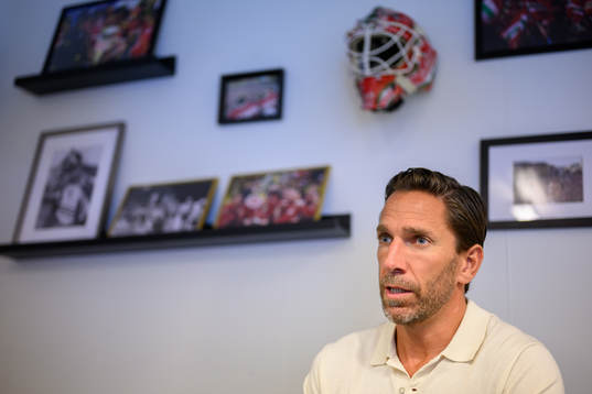Frölundas Joel Lundqvist blir intervjuad