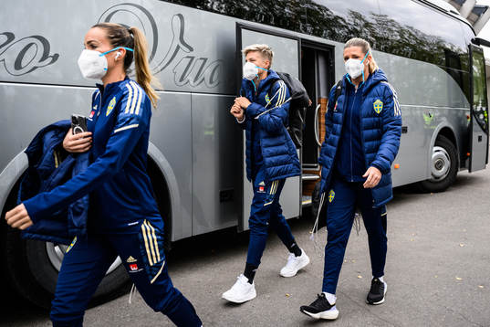 Kosovare Asllani, Lina Hurtig and Olivia Scough of Sweden
