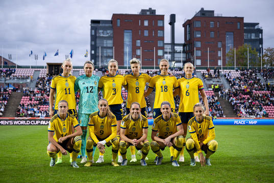 The starting eleven of Sweden pose for a team photo