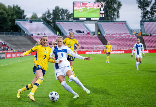 Kosovare Asllani of Sweden and Ria Öling of Finland