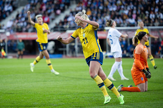 Stina Blackstenius of Sweden celebrates the 0-1 goal