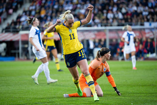 Stina Blackstenius of Sweden celebrates the 0-1 goal