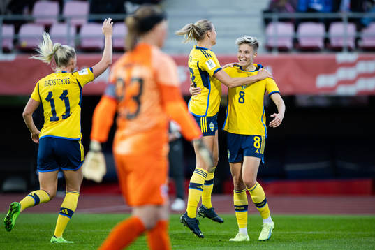 Stina Blackstenius, Fridolina Rolfö and Lina Hurtig of